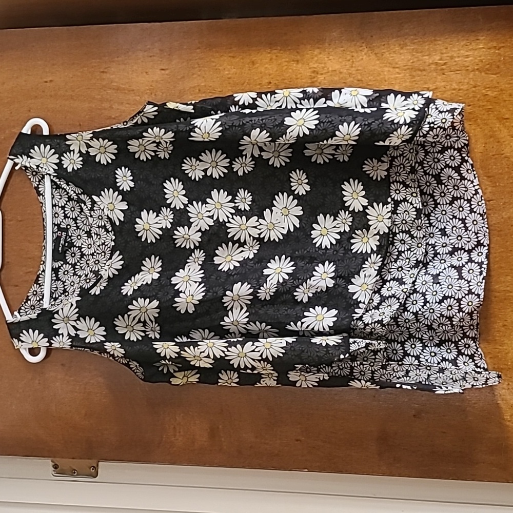 2 for $35 - Laura Women’s Size 16 Daisy Hi-Low Tank Top